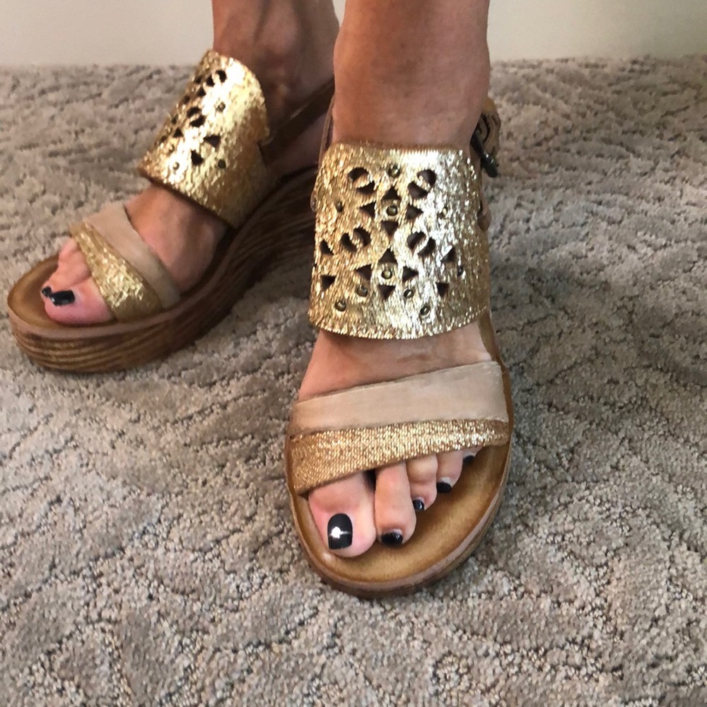 OTBT WEDGES SIZE 61/2 - Picture 2 of 5